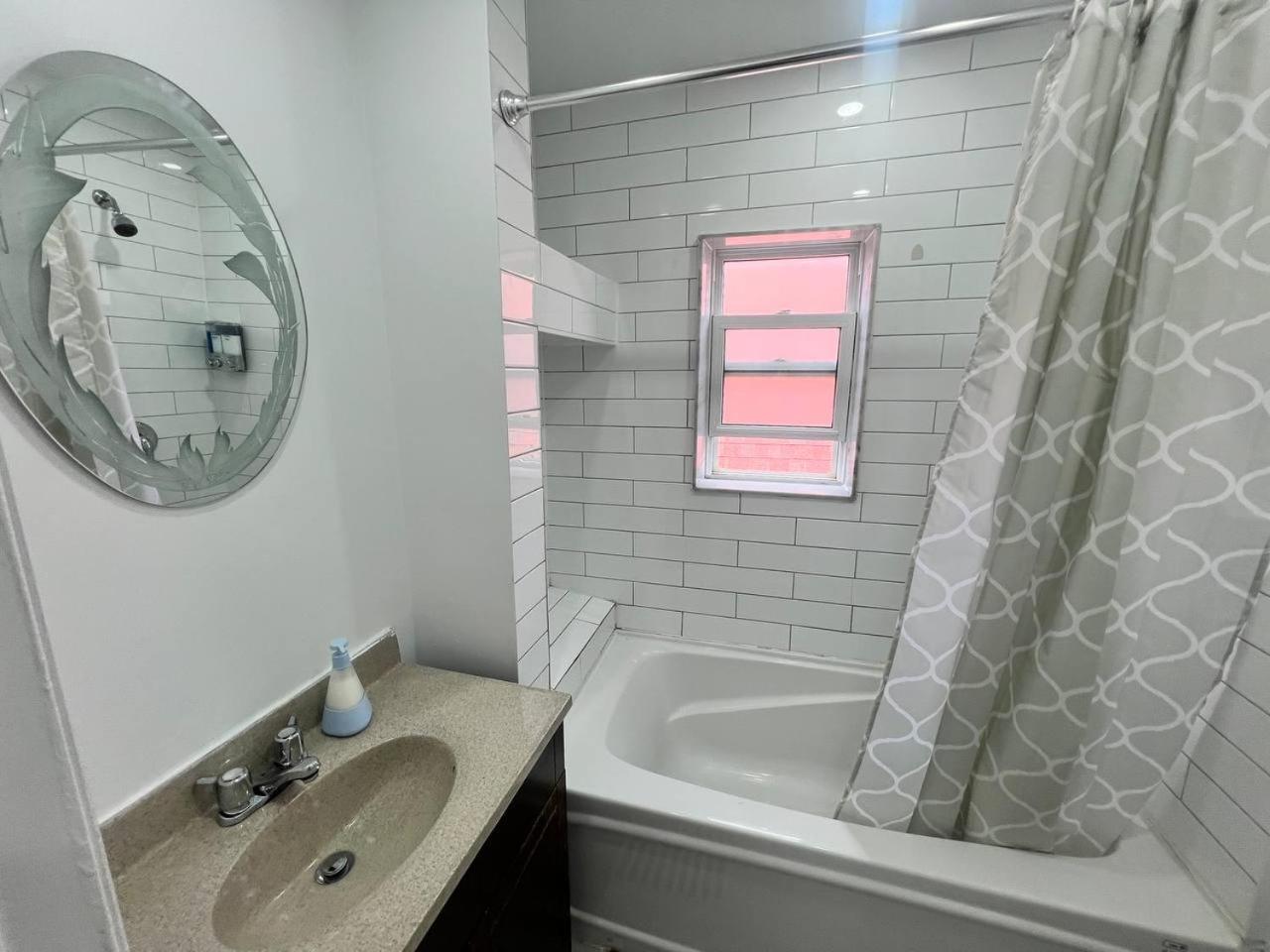 #1 Convvy-Nient Residence! Торонто Екстер'єр фото