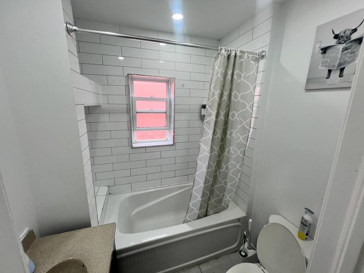#1 Convvy-Nient Residence! Торонто Екстер'єр фото