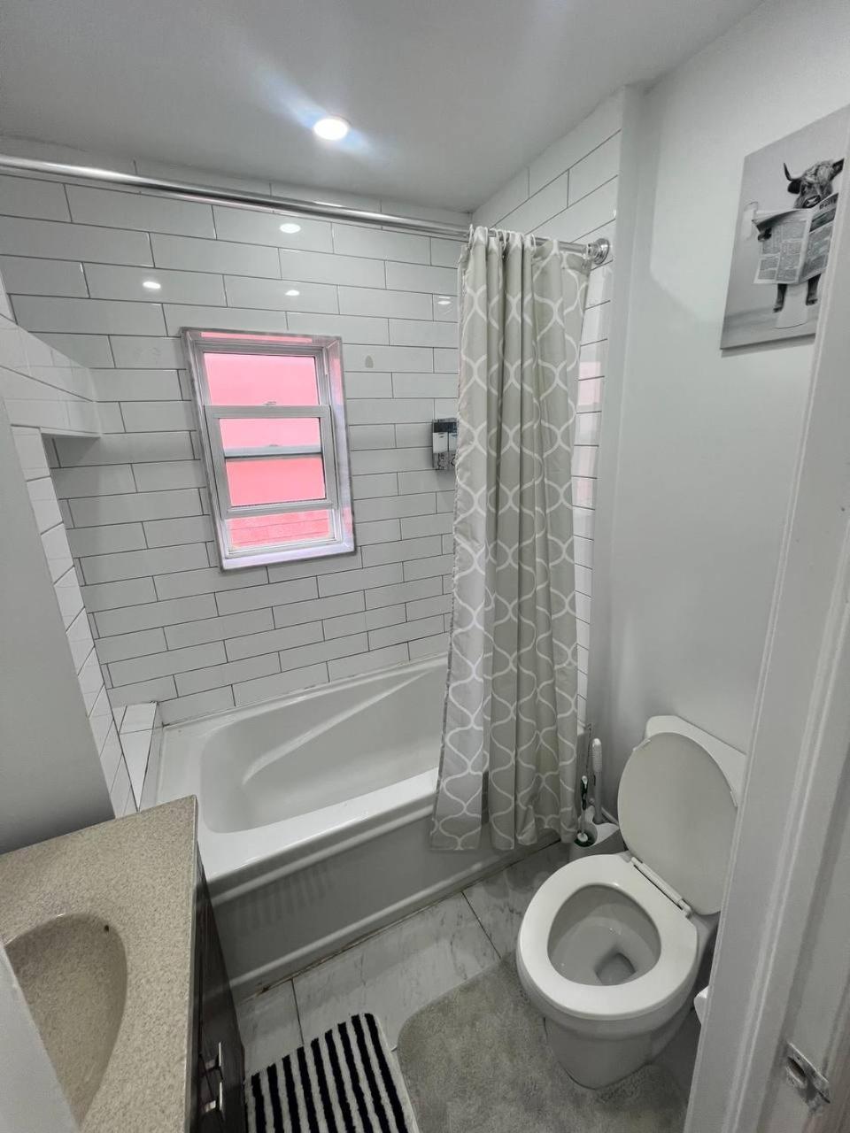 #1 Convvy-Nient Residence! Торонто Екстер'єр фото