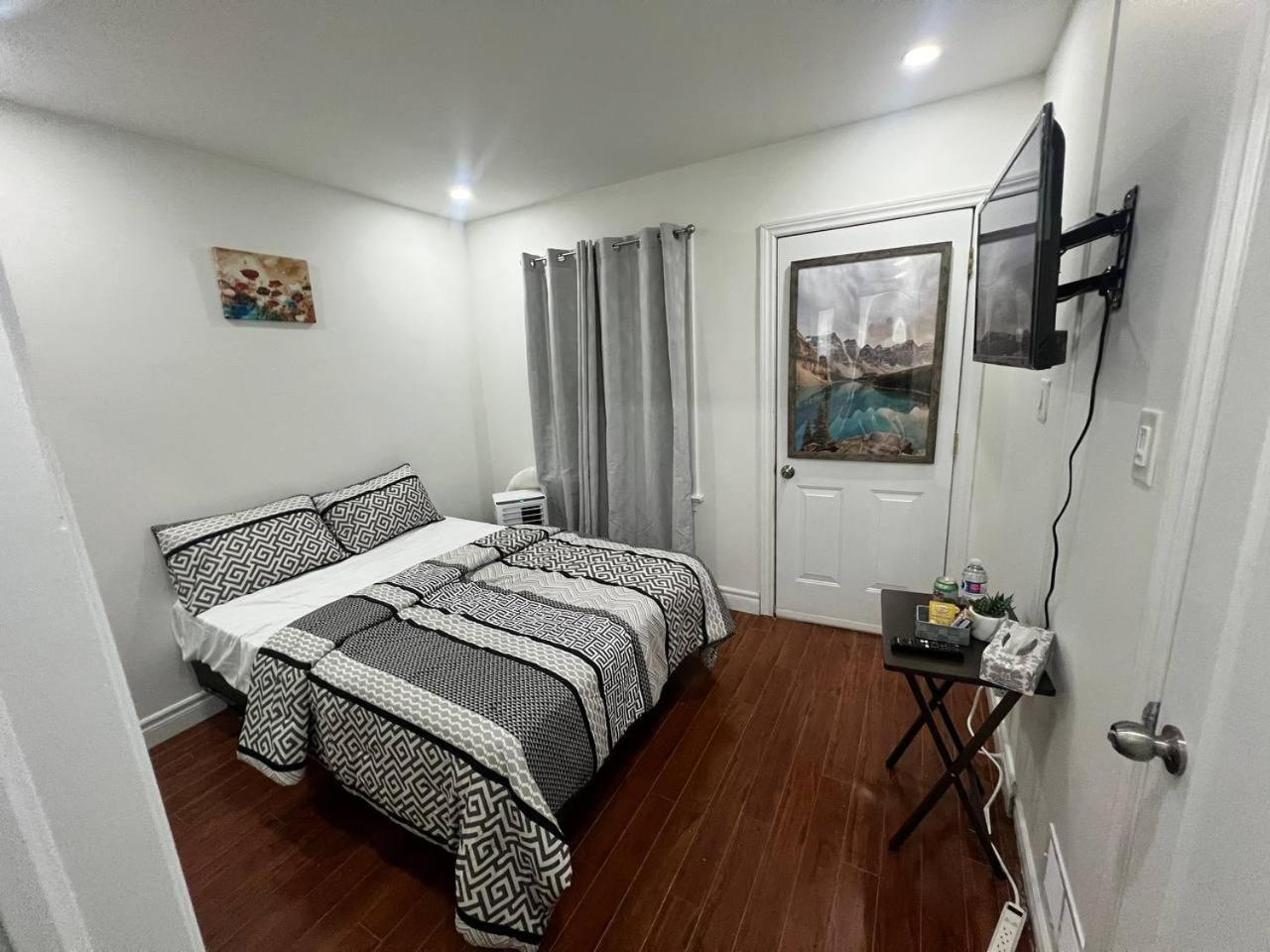 #1 Convvy-Nient Residence! Торонто Екстер'єр фото